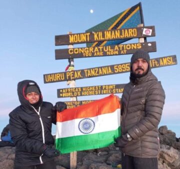 India’s first couple to climb Mt. Kilimanjaro, displayed Indian National Flag, sang National Anthem & Performed Sun Salutation