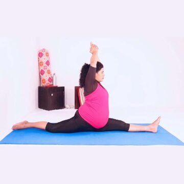 Nine months pregnant woman performed hanumanasana (Yoga) for 5 minutes