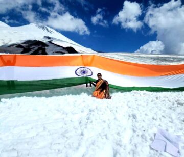 LONGEST INDIAN FLAG DISPLAYED AT MOUNT ELBRUS BASE CAMP (RUSSIA) IN NAUVARI SAREE (MARATHI DRESS)